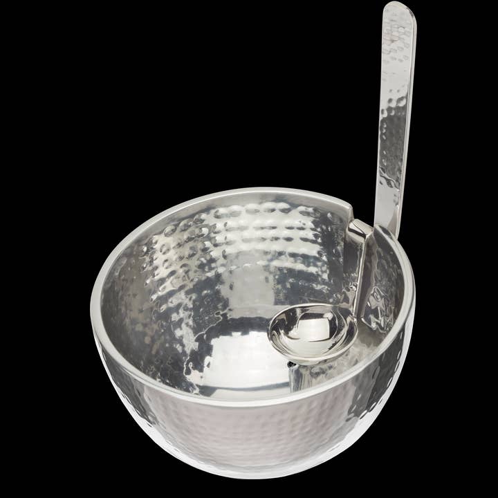 Bol Benzy pour bébé en argent martelé avec cuillère - EXTÉRIEUR ARGENTÉ pour la vente par Inspired Generations