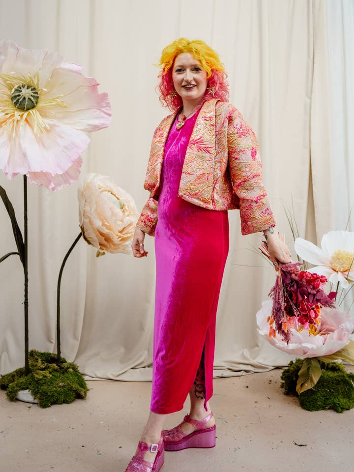 Velour maxikjole i lys pink for engroshandel hos Megan Crook Textiles