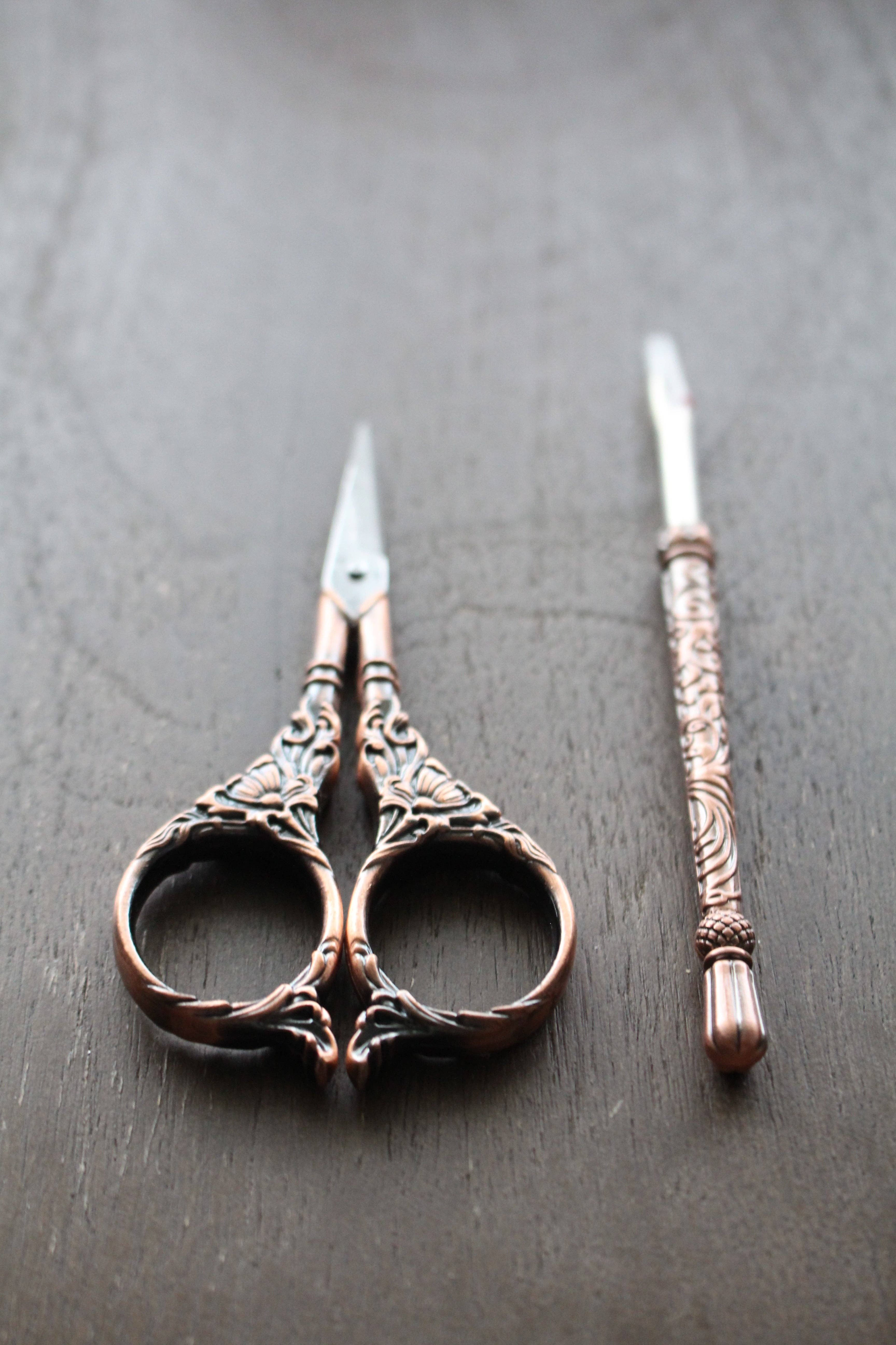 NNK Press - Wholesale Embroidery/Cross Stitch Supplies - Metal Engraved Seam Rippers (Set of 10)5