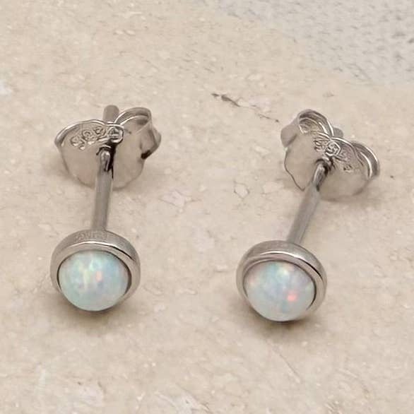 Ohrstecker aus silbernem Opal für den Großhandel von Little Nell Jewellery