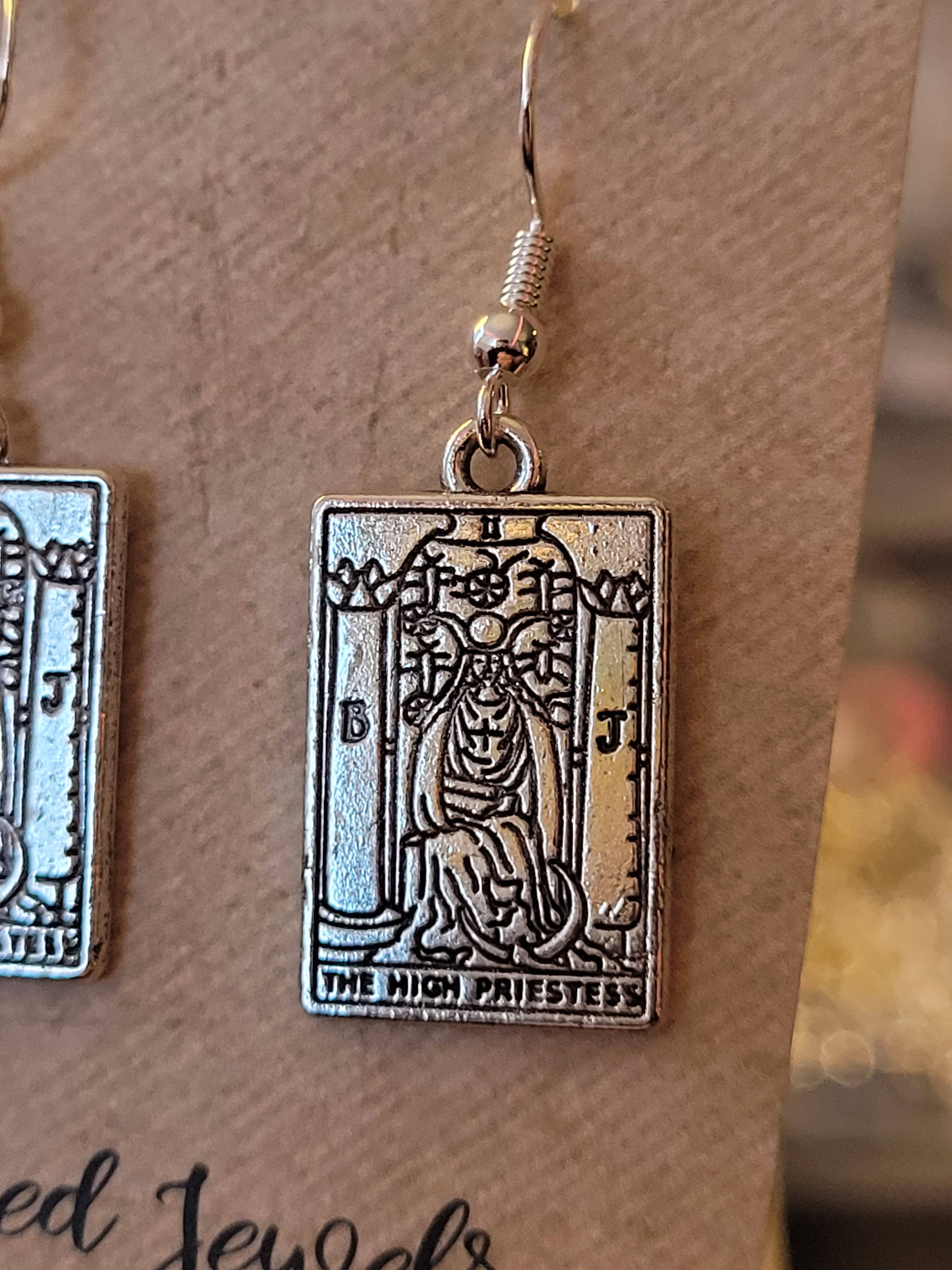 Con-Quest Crafts - Wholesale Dangle Earrings - Silver Tarot cards Earrings - Various card designs.5