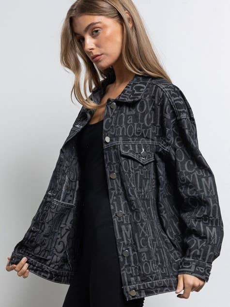 Veste en jean surdimensionnée à motif alphabétique gaufré PJ2608 pour la vente par KIWI
