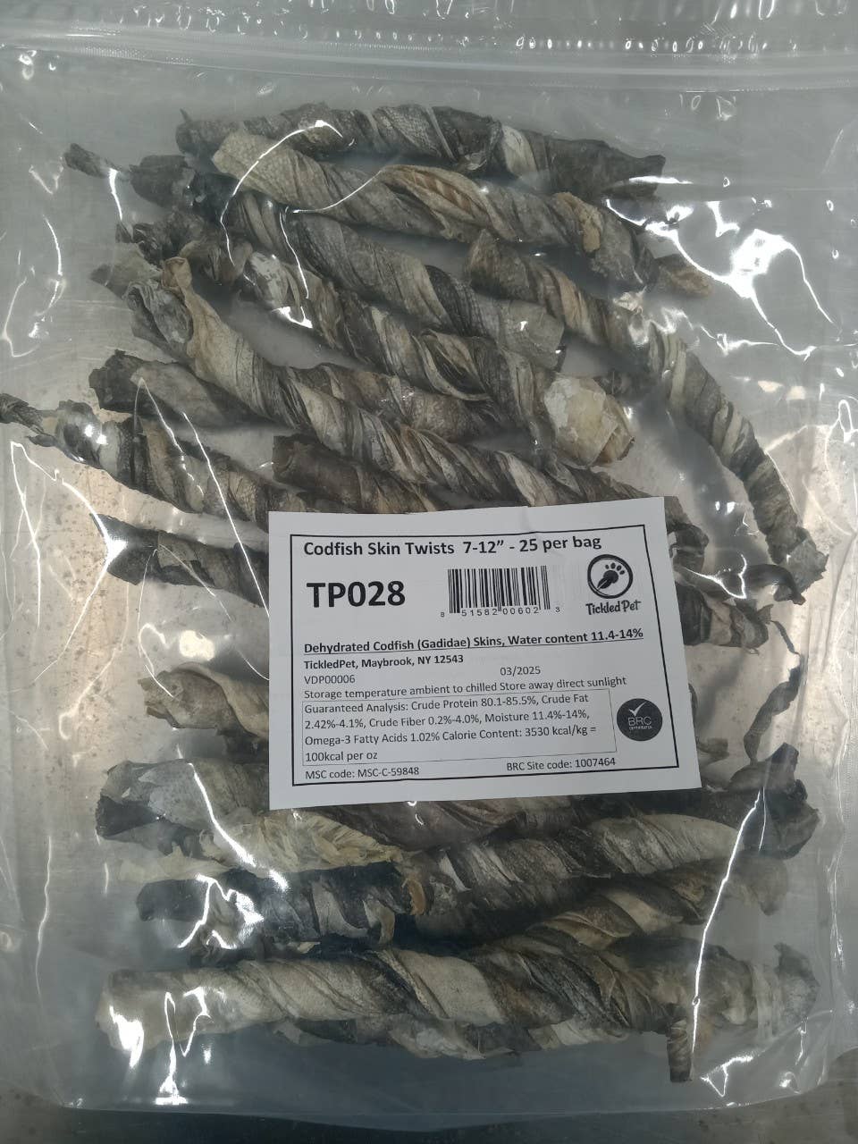 TickledPet - Wholesale Pet Treats - Dog - Codfish Skin Rolls 7-12 inch 31-37g box of 251