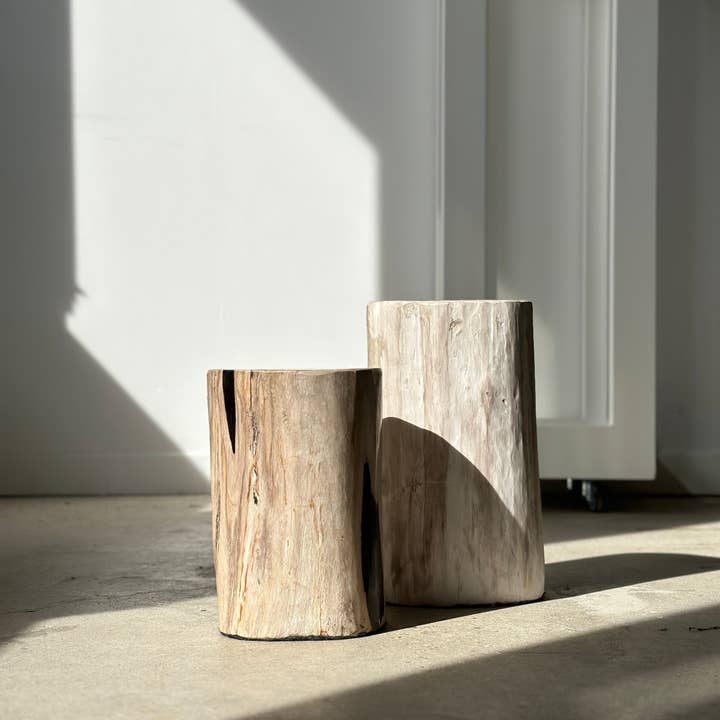 Office Objets - Wholesale Side Table - White petrified wood side table with black spots H:27.5 D:1864