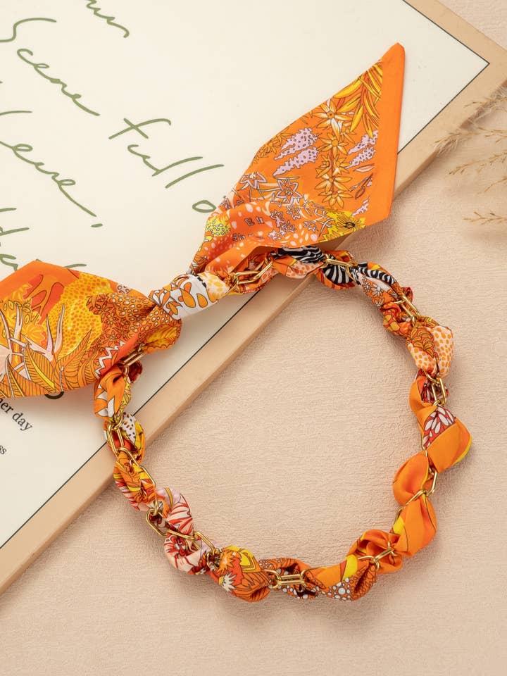 Intertwined chain necklace and customizable colorful scarf for wholesale by COSMOS