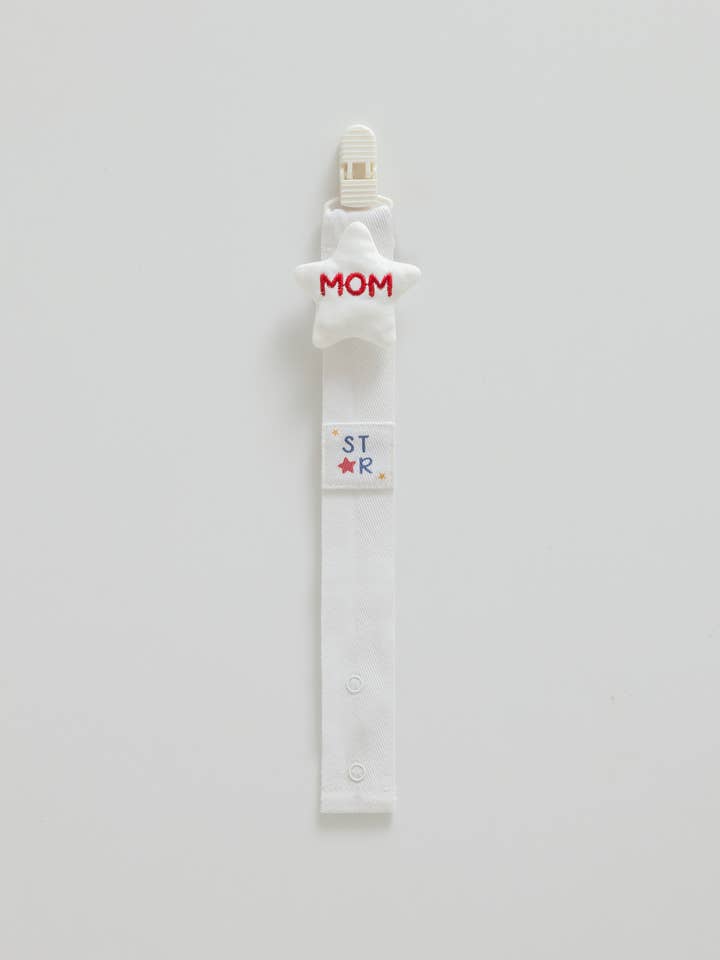 Attache-tétine pour bébés (maman) - Étoile de famille pour la vente par Caramell