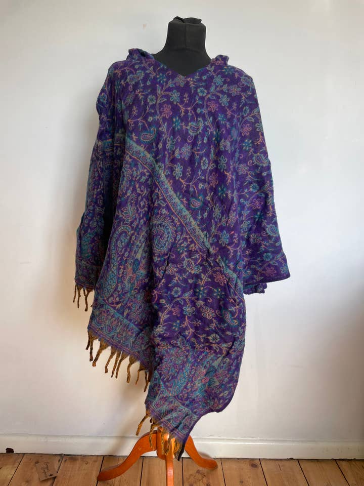 Emma's Emporium – wholesale Poncho – Unisex – AW15a Fleecy Hooded Poncho