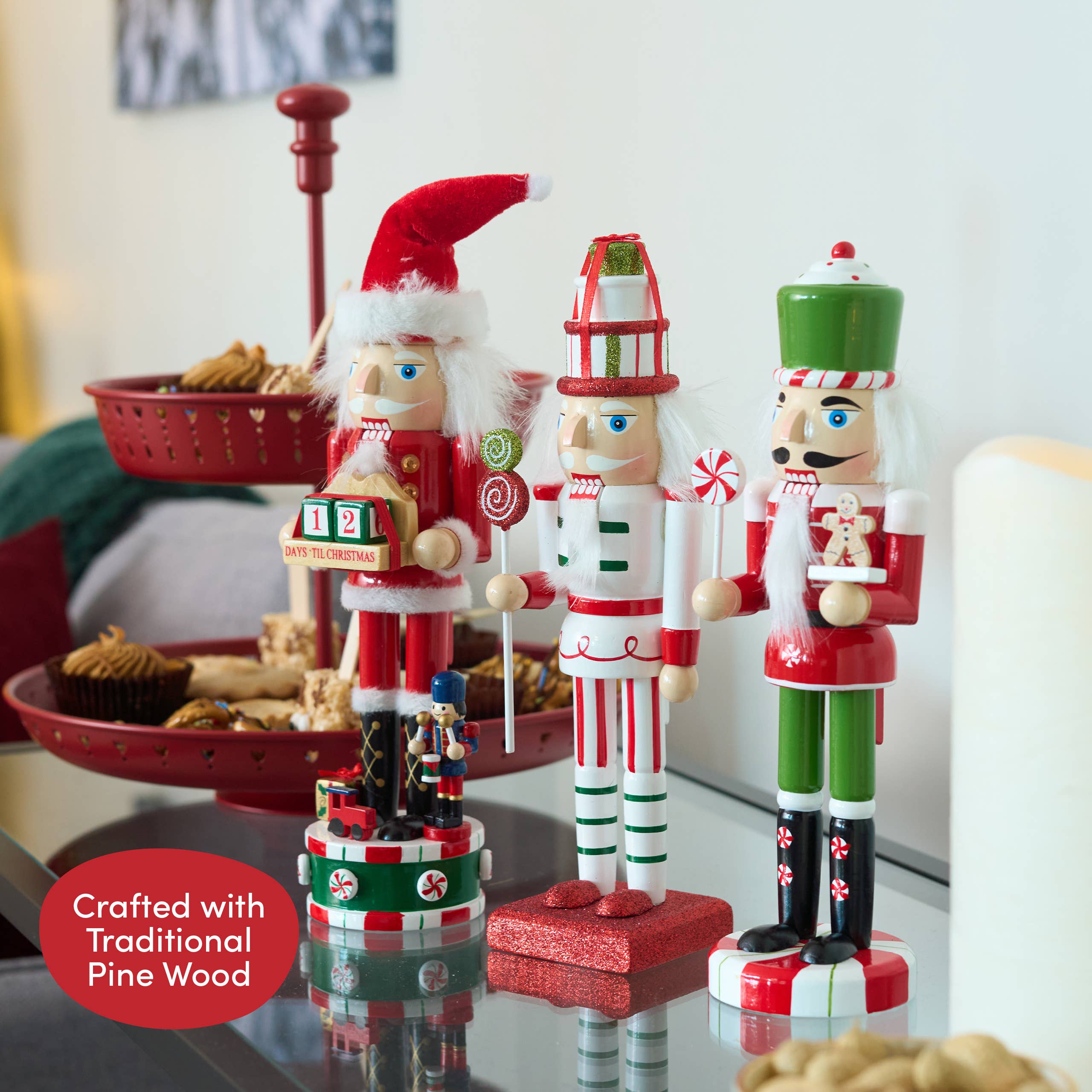 The Twiddlers - Venta al por mayor Decoración navideña - Conjunto de 3 soldados cascanueces de madera para cuenta regresiva navideña, 25 cm (10 pulg.)9