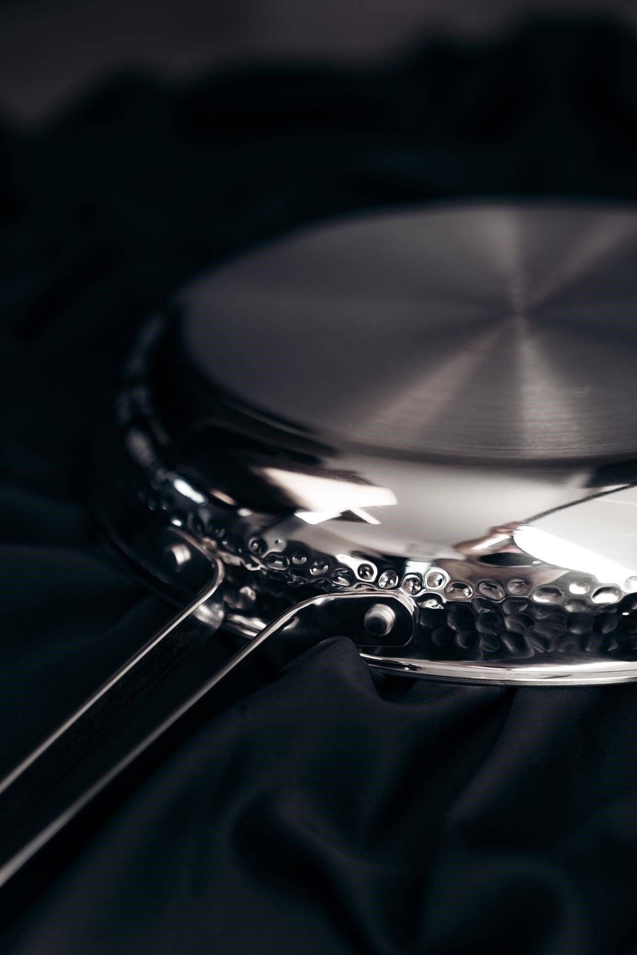 Vargen & Thor – Großhandel Pfanne – MODELL Mb Bratpfanne – 28 cm, Froststick.2 (Polierter Stahl)2