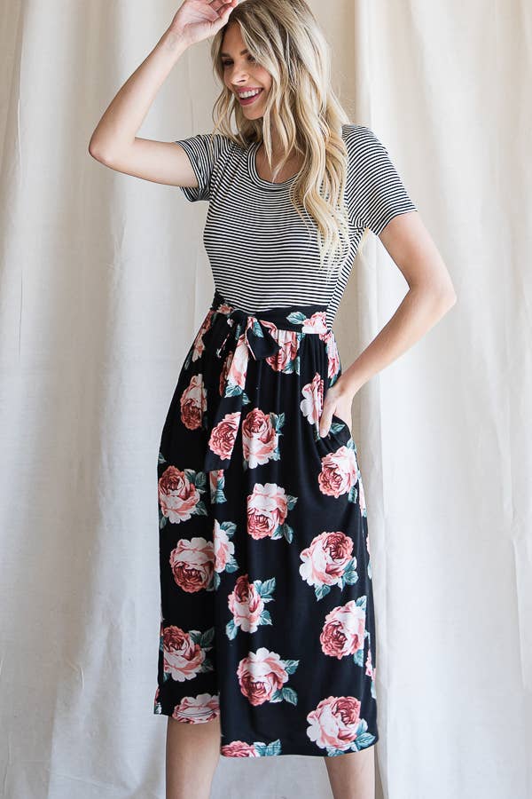 7th Ray - Vendita all'ingrosso Vestito - Donna - Abito Midi a Linea ad A Fiori con Cintura in Vita e Maniche Corte D419913