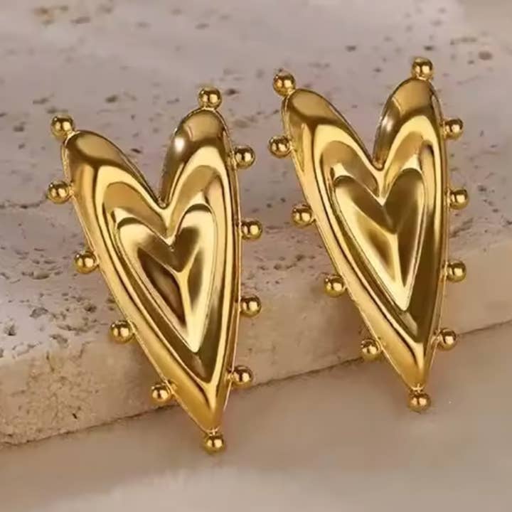 Pendiente de declaración con corazón grueso de oro de 18 quilates Celeste para venta al por mayor de Everly Yours