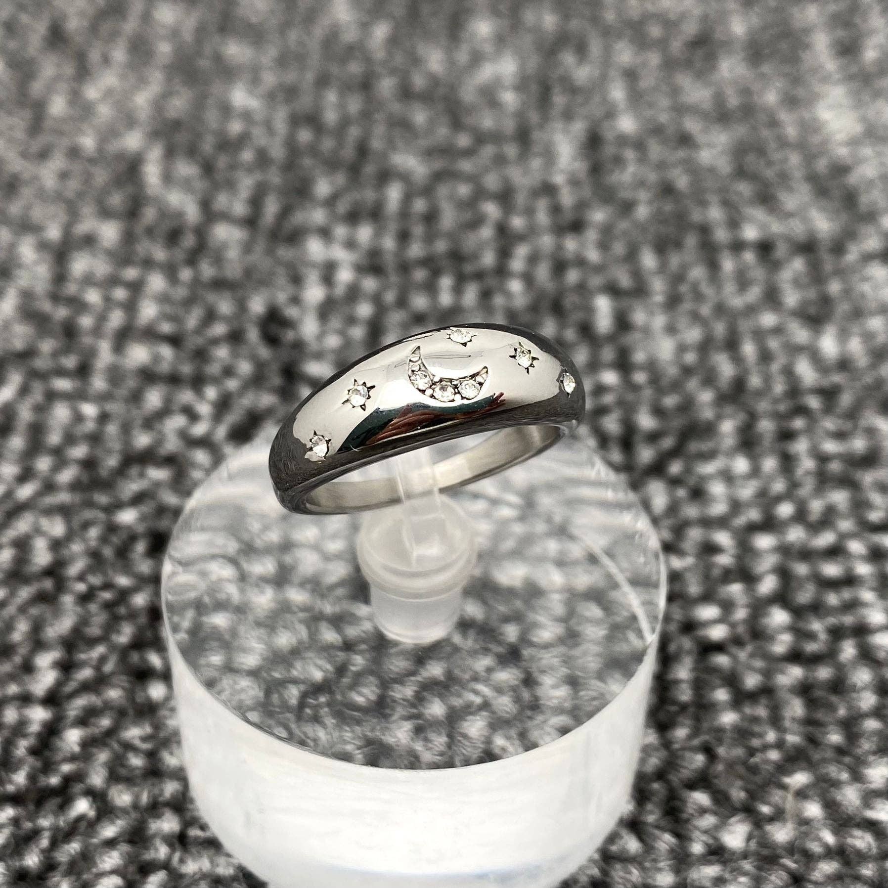 Mio Queena – wholesale Multi-stone ring – Inlaid CZ Star Moon 18K Gold Plated SS Ring - FGS/MS5