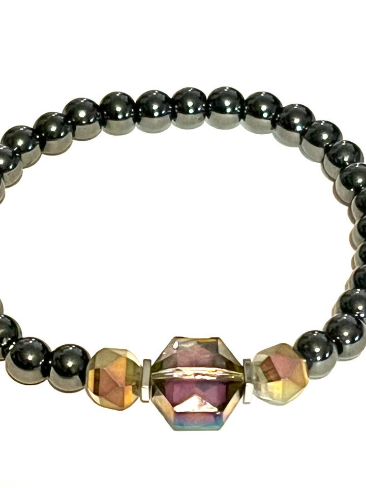 Pulseras apilables elegantes de hematita y cristal, con foco hexagonal para venta al por mayor de Beaded Vision Jewelry