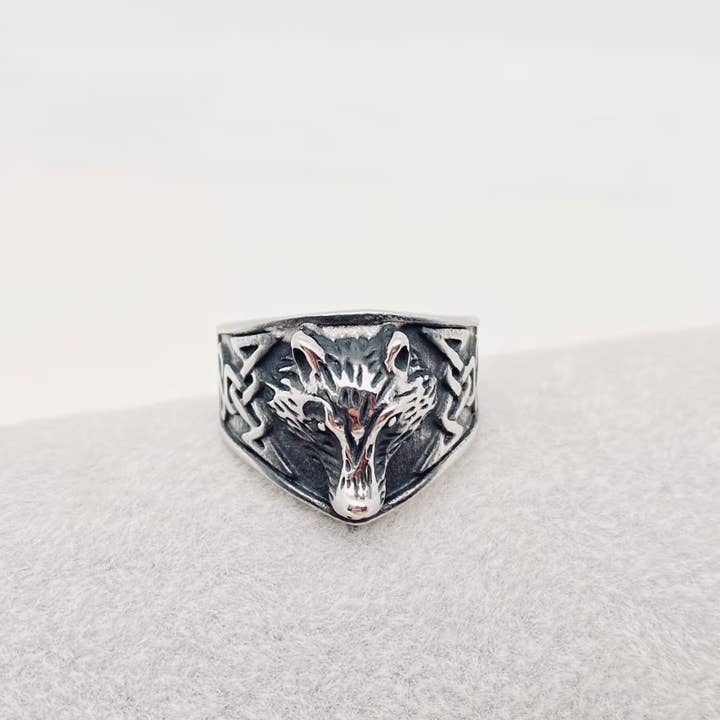 Mio Queena - Wholesale Signet Ring - Vintage Celtic Wolf Head Stainless Steel Ring - MJ/MR