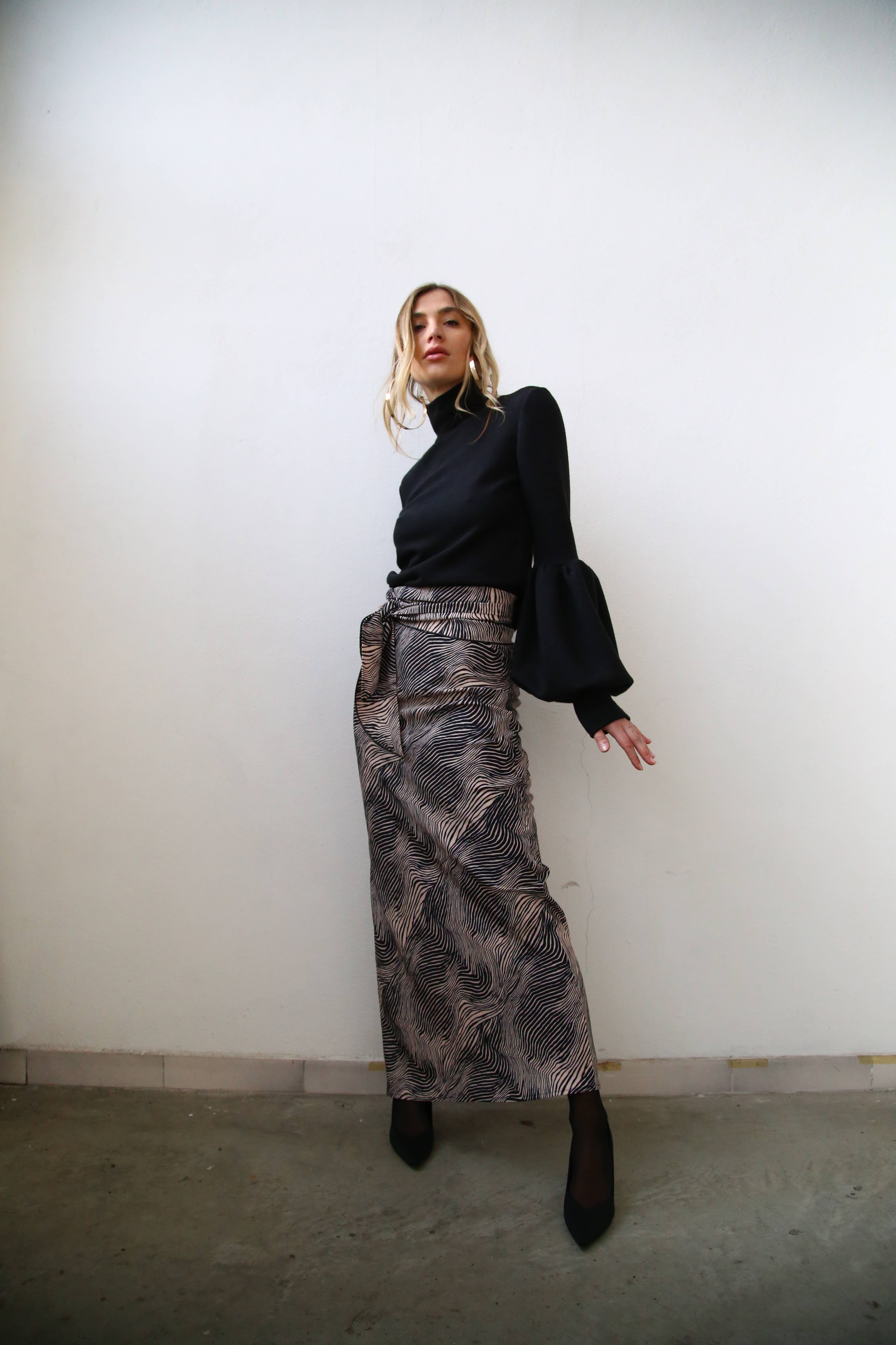 NEGRO CARACAS TURTLENECK SLEEVE BALLON BLACK for wholesale on Faire4