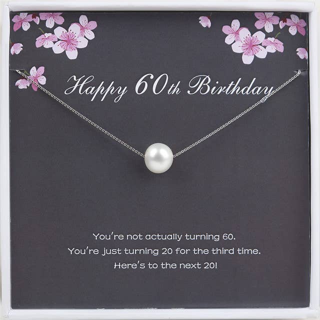 Bianco Set regalo di gioielli motivazionali con perle per il 60° compleanno in vendita all'ingrosso su Faire