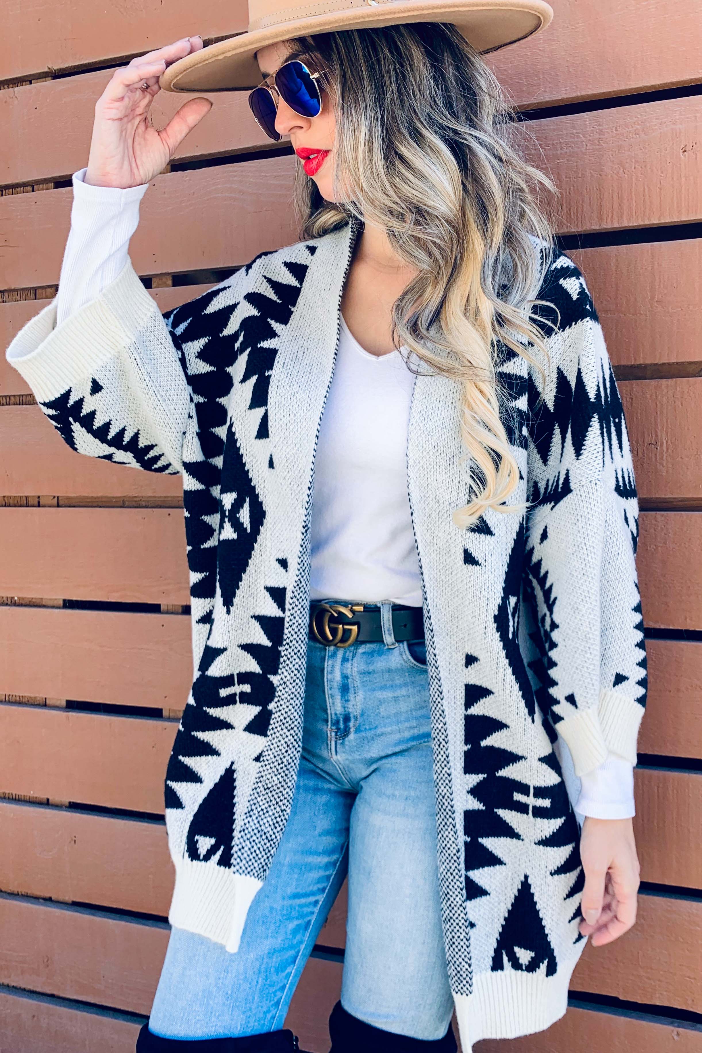 Crema Cardigan lavorato a maglia con stampa azteca aperta sul davanti color crema in vendita all'ingrosso su Faire4