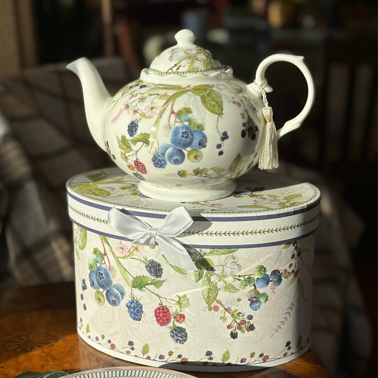 STP - Wholesale Tea Pot - Wild Berries Porcelain Teapot in Gift Box1