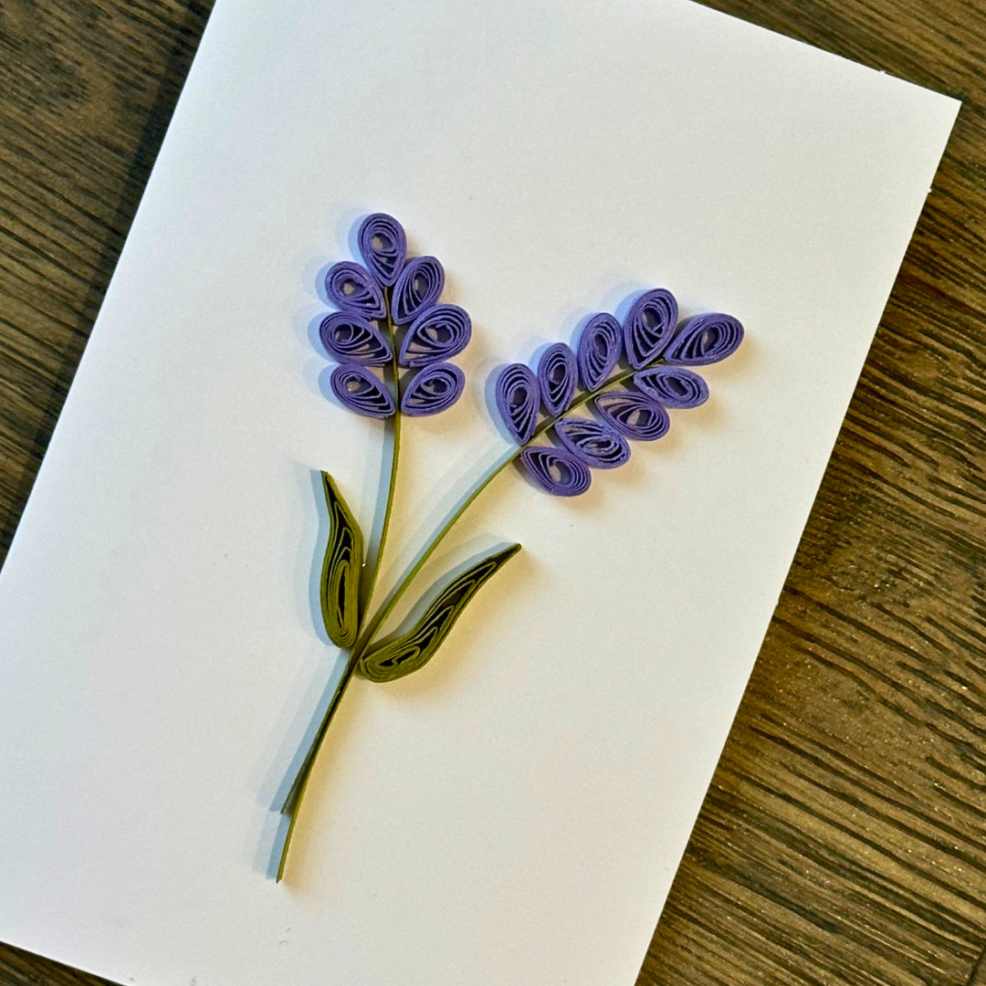 Craftify Mom – Großhandel Grußkarten für den Alltag – Handgefertigte Grußkarte mit gequilltem Lavendel — Einzigartige Karten4