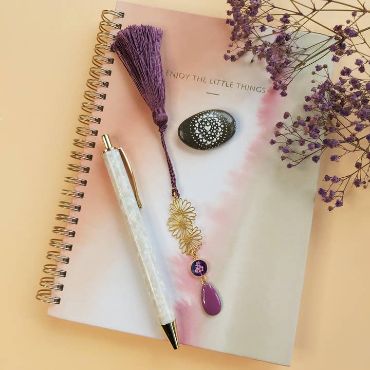 Blumen-Lesezeichen aus Harz mit Quaste und Kirschblüten-Pailletten für den Großhandel von Lydée Déco