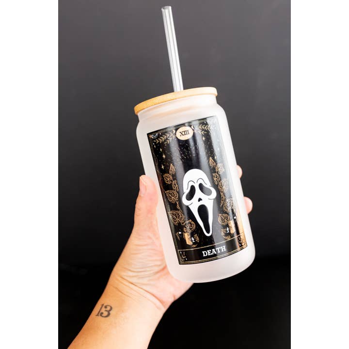 Clever Girl Apparel - Vente Verre/tasse - Boîte en verre Ghost Face Tarot Death Card avec couvercle en bambou et paille3