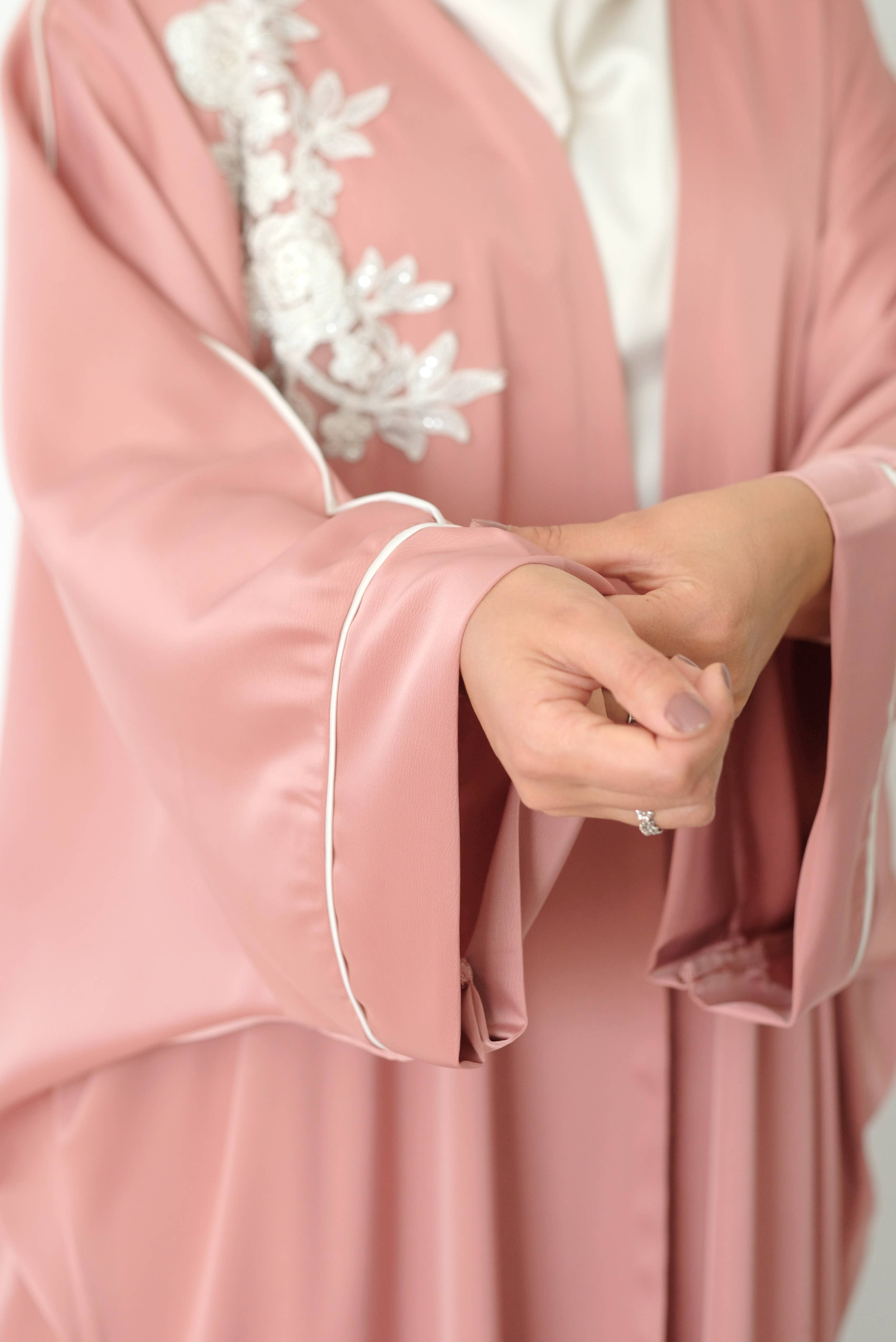 SAIS Fashion – wholesale Kaftan - Dam – Tvådelad abaya med fjärilsärm i rosa och pistasch3