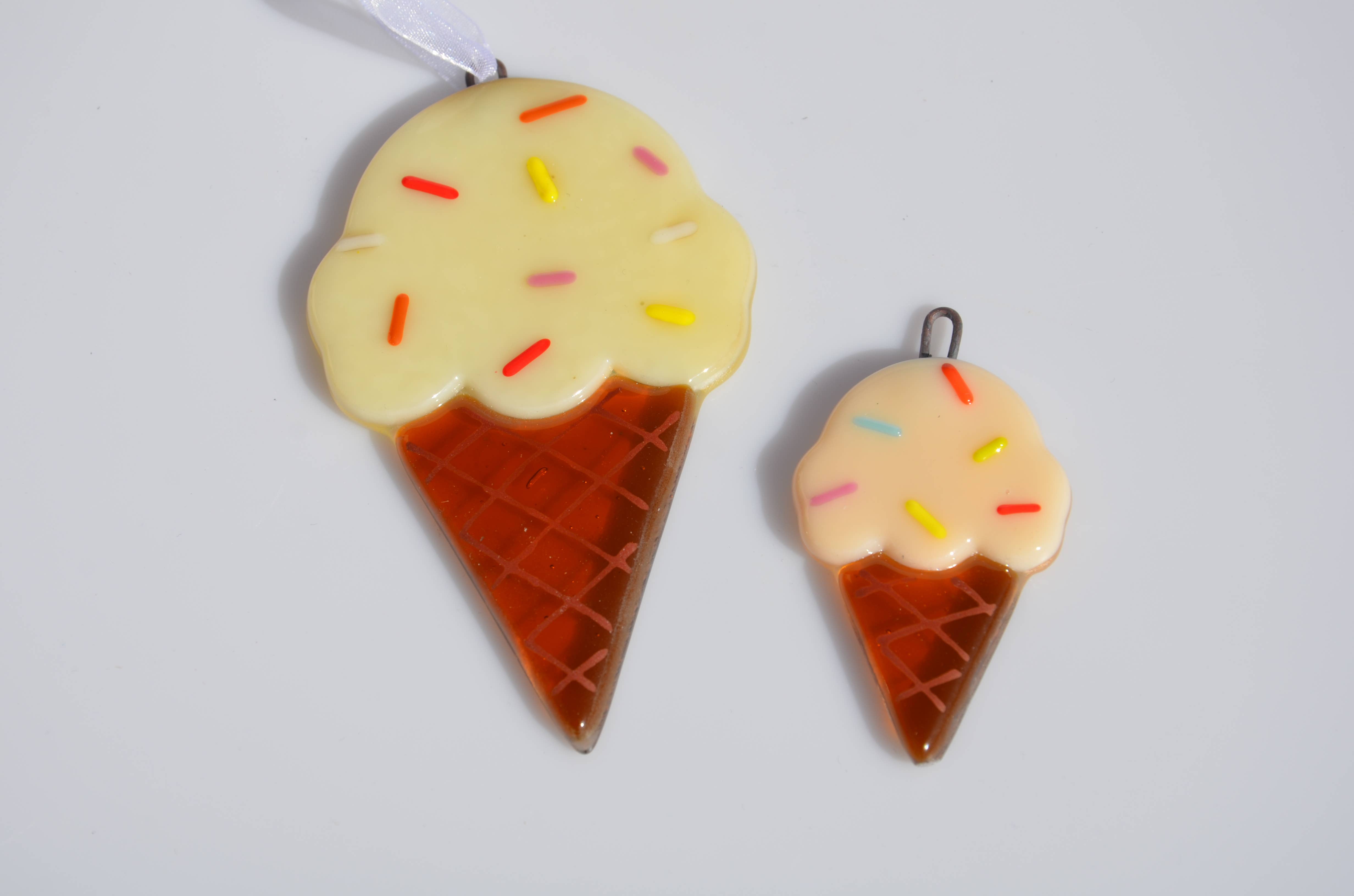 Pam Peters Designs – Großhandel Verzierung – Handgefertigte Eisschmuckstücke aus verschmolzenem Glas - Groß & Klein3