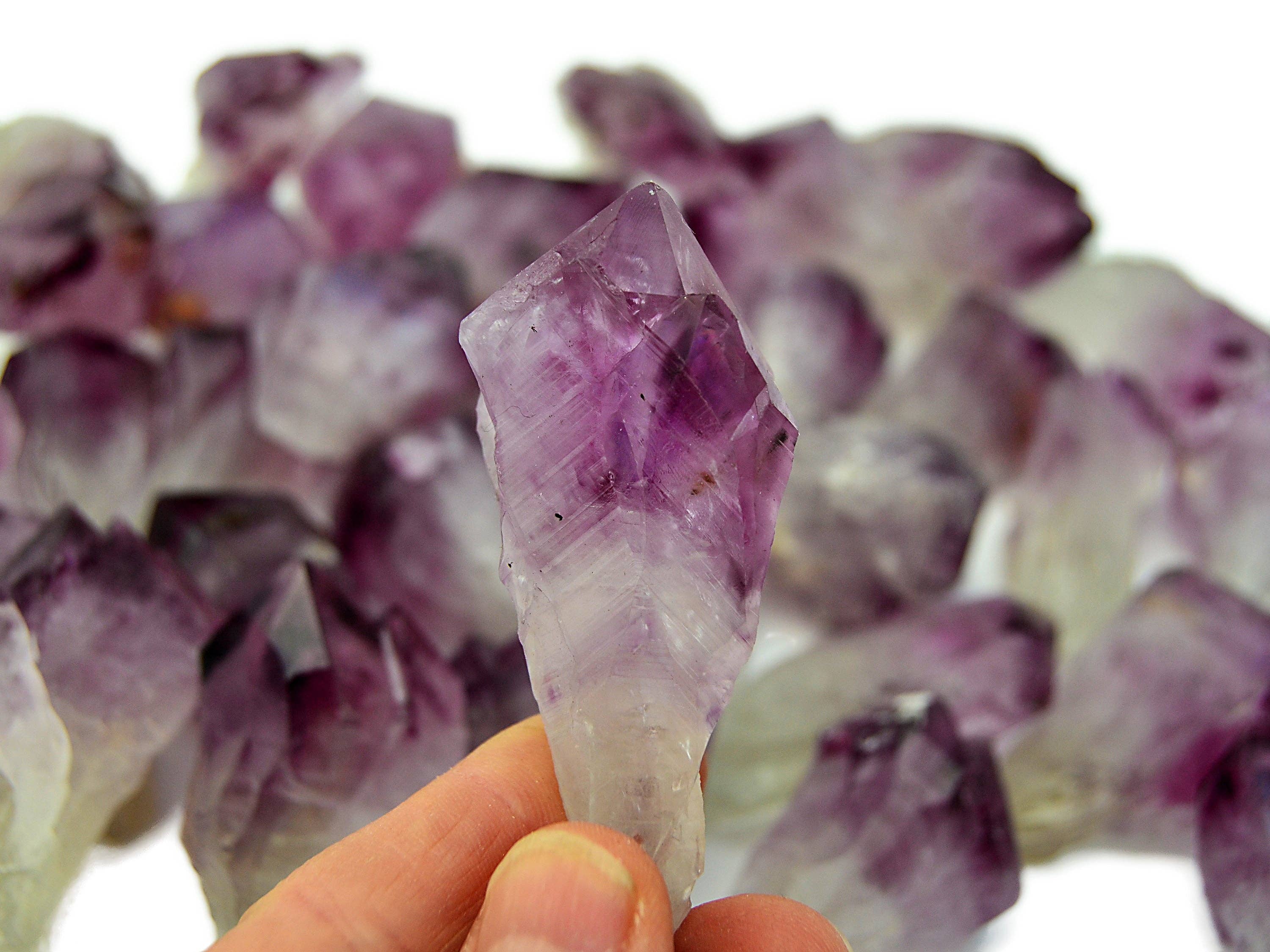 Kaia & Crystals - Wholesale Spirituele steen/kristal - Natuurzuivere ruwe amethistpunt (50 mm - 70 mm)6
