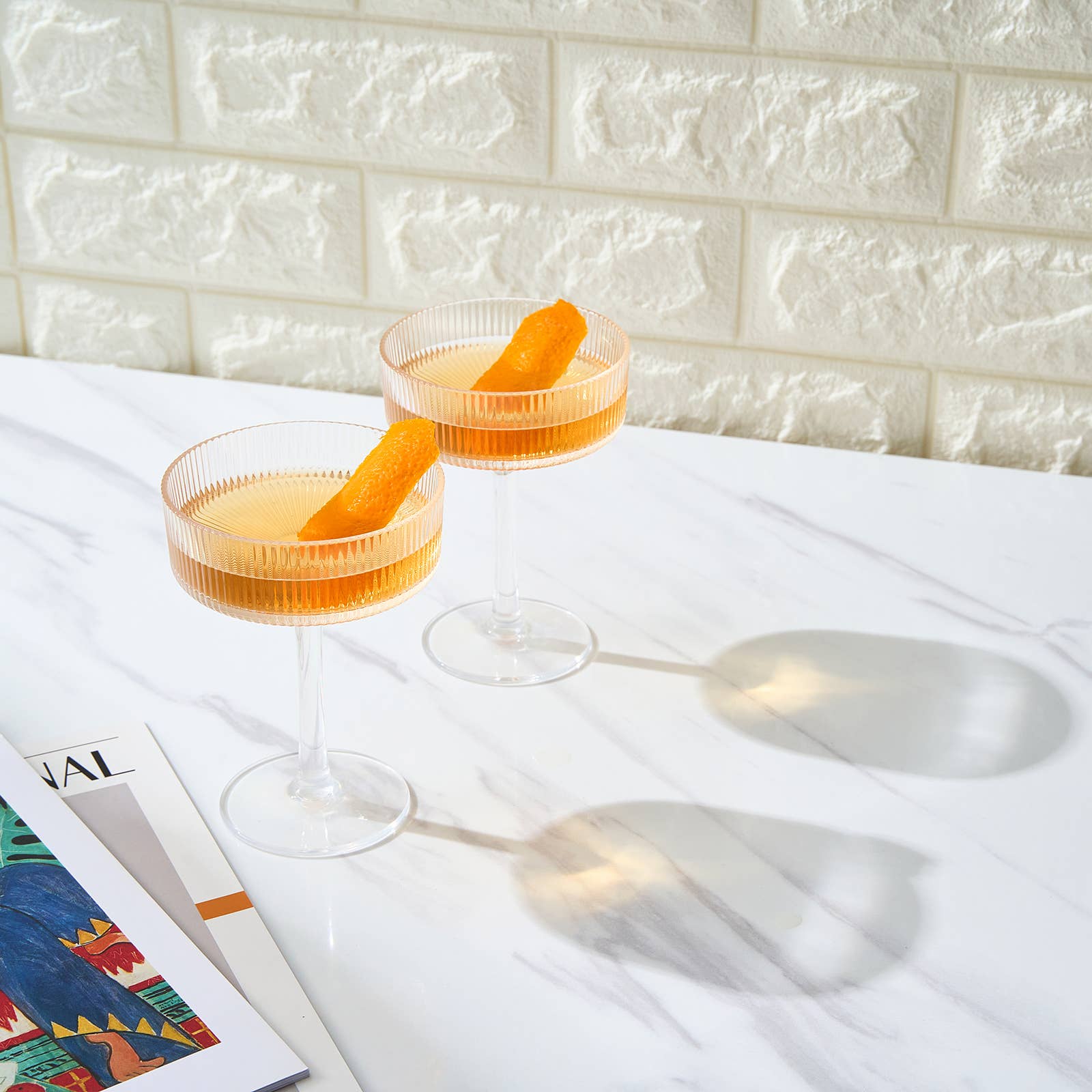 The Wine Savant /  Khen Glassware – wholesale Cocktail-/likörglas – Oömtåliga kristallklara coupeglas i akrylplast4