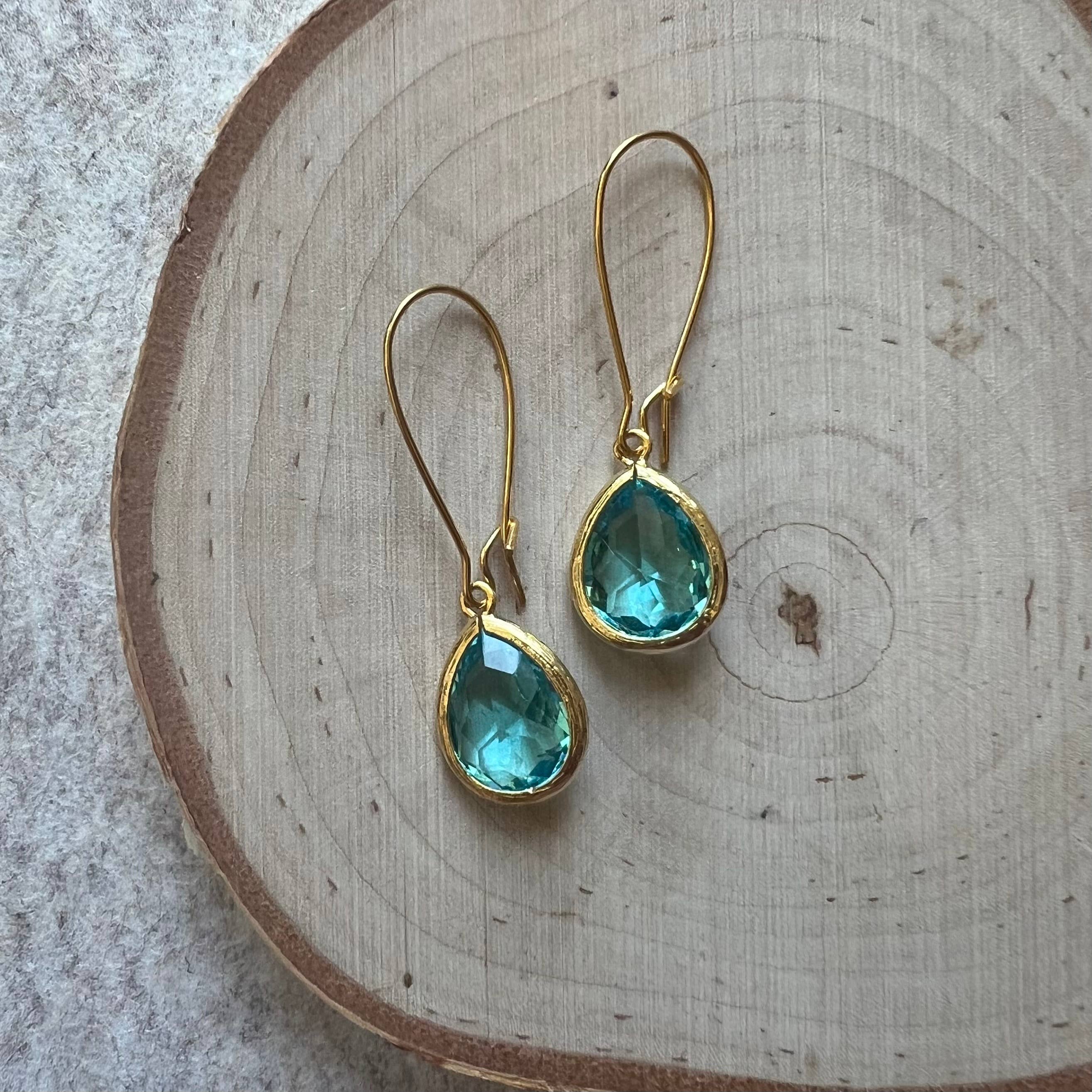 Dana Herbert – wholesale Hängande örhängen – Guld Jane Bezel glas Korta dinglande örhängen18