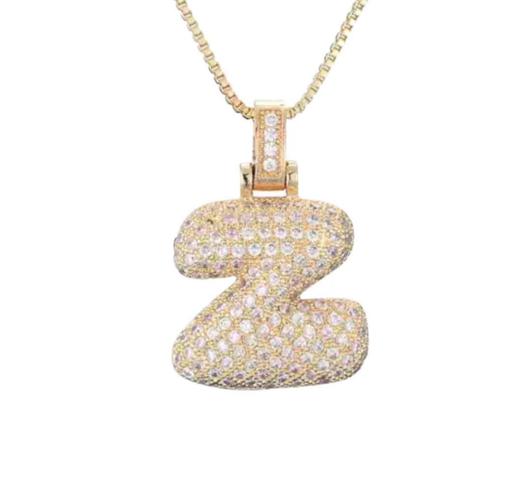 Ouro amarelo Pavé Bubble Letter Iniciais Colar em Aço Ouro 14K para venda a revendedores na Faire27
