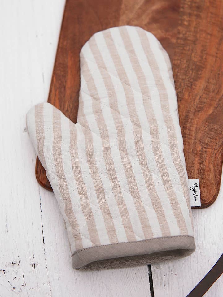 Linen oven mitt in Natural gingham | Kitchen set for wholesale by MagicLinen (We handle U.S. import procedures for you)