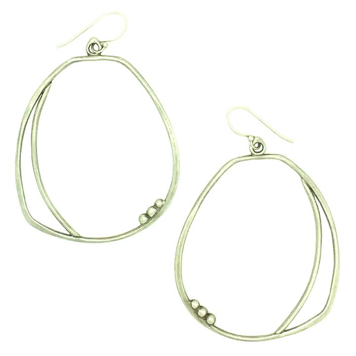 Grandes boucles d'oreilles en forme de croissant granulé pour la vente par Julia Britell Design