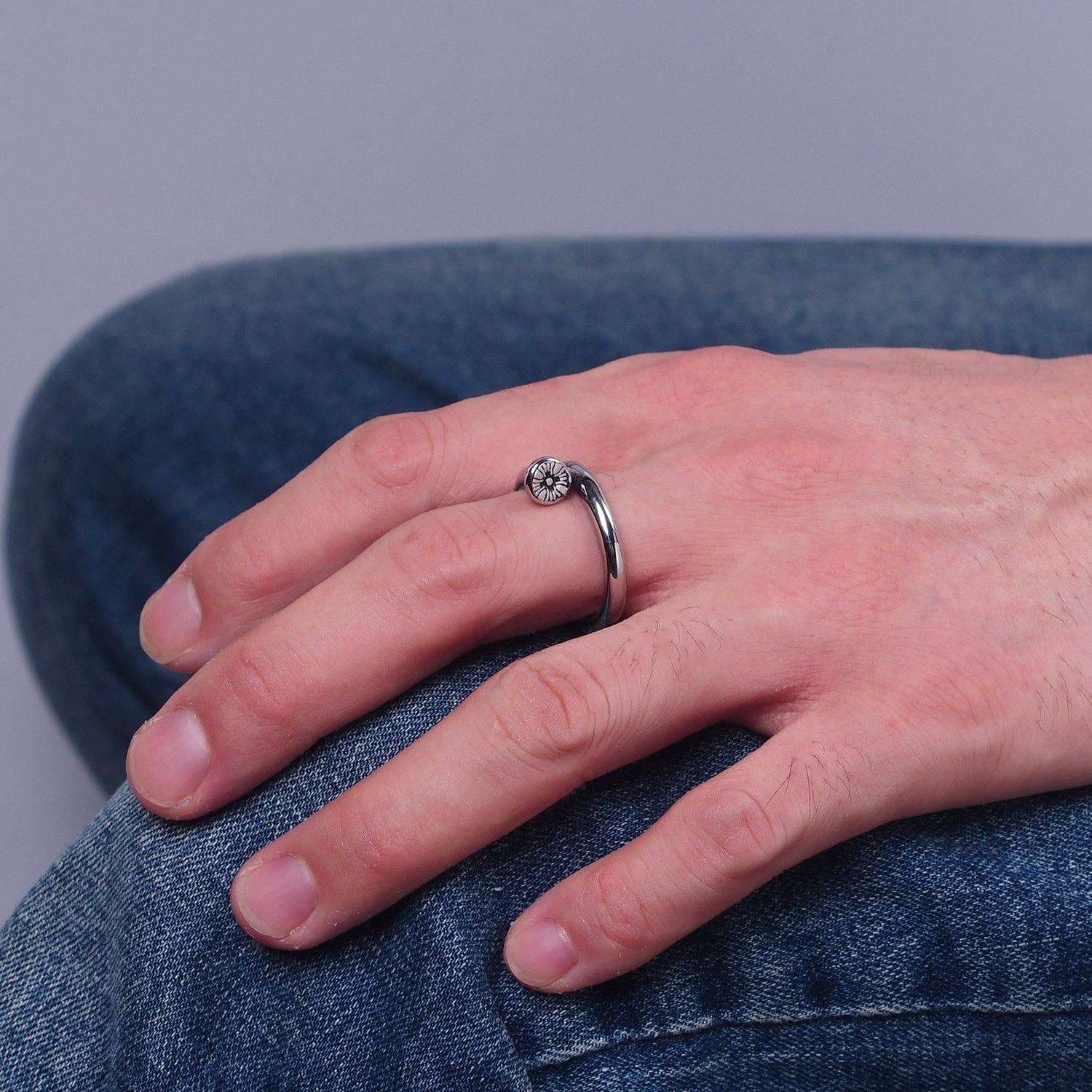 Aim Eternal - Wholesale Band/gestapelde ring - Antiek zilverkleurige ring voor mannen van roestvrij staal met spijkerdesign1