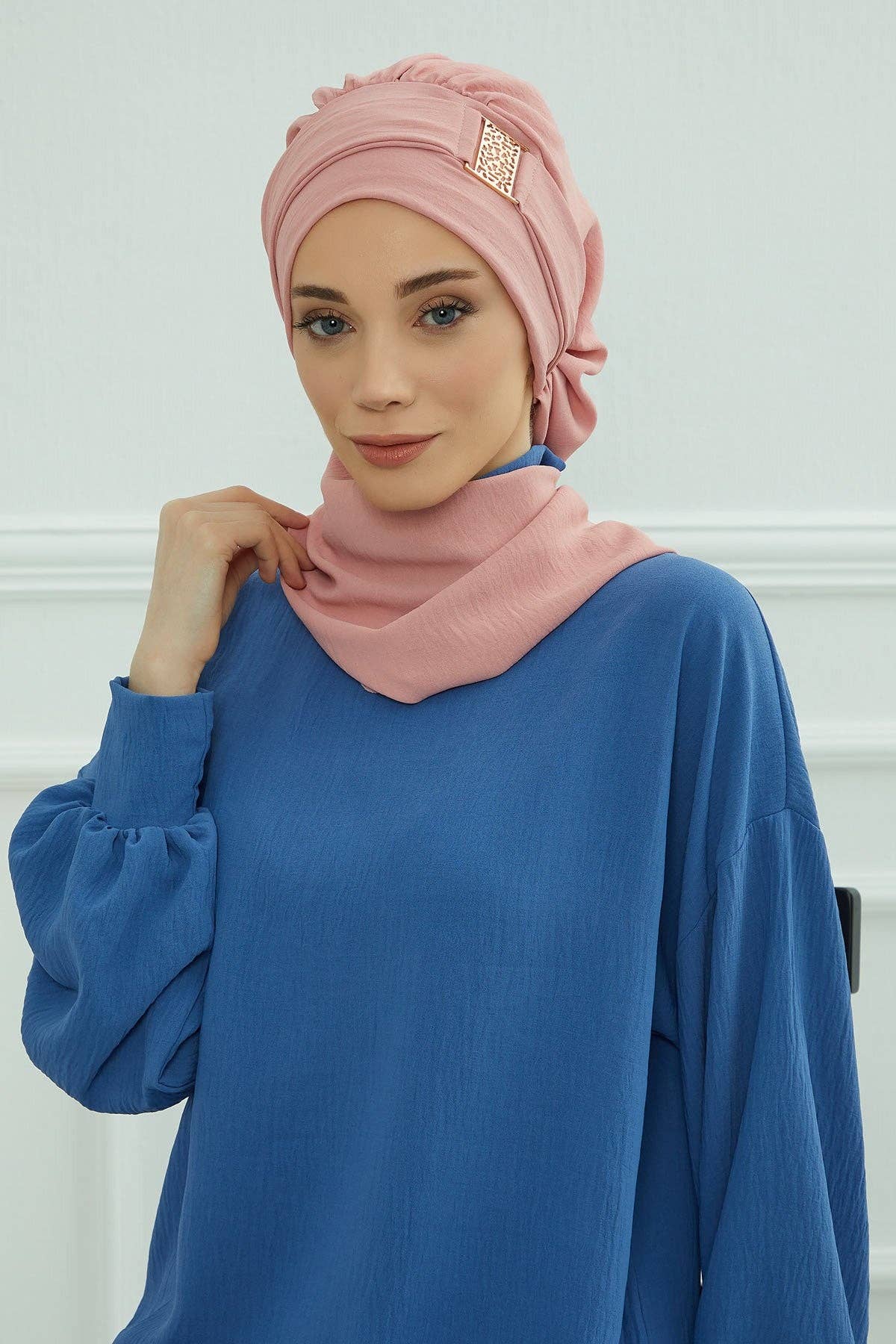 Aisha's Design – wholesale Hijab – Women’s – Modest Fashion Instant Aerobin Turban with Leopard Pattern Accessory, Pre-Tied Aerobin Hijab with Chic Metal Accessory,HT-11A2