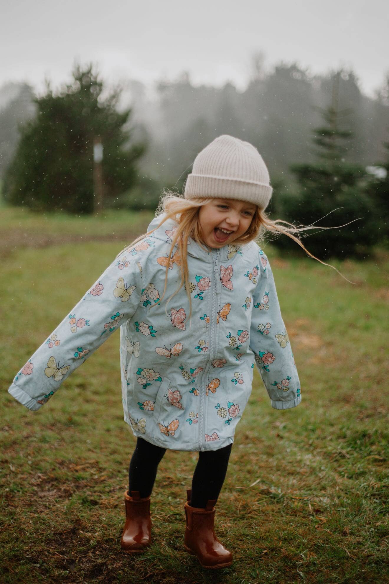 Holly and Beau – wholesale Raincoat – Kids – Flower and Butterfly Color Changing Kids Raincoat1