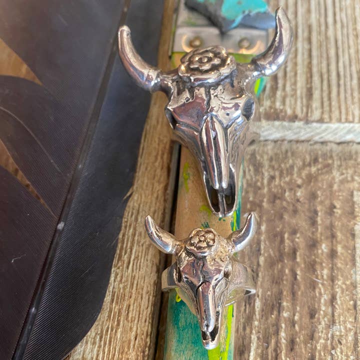 Bague pour femme petite tête de mort pour la vente par Hi Octane | SilverBotanica