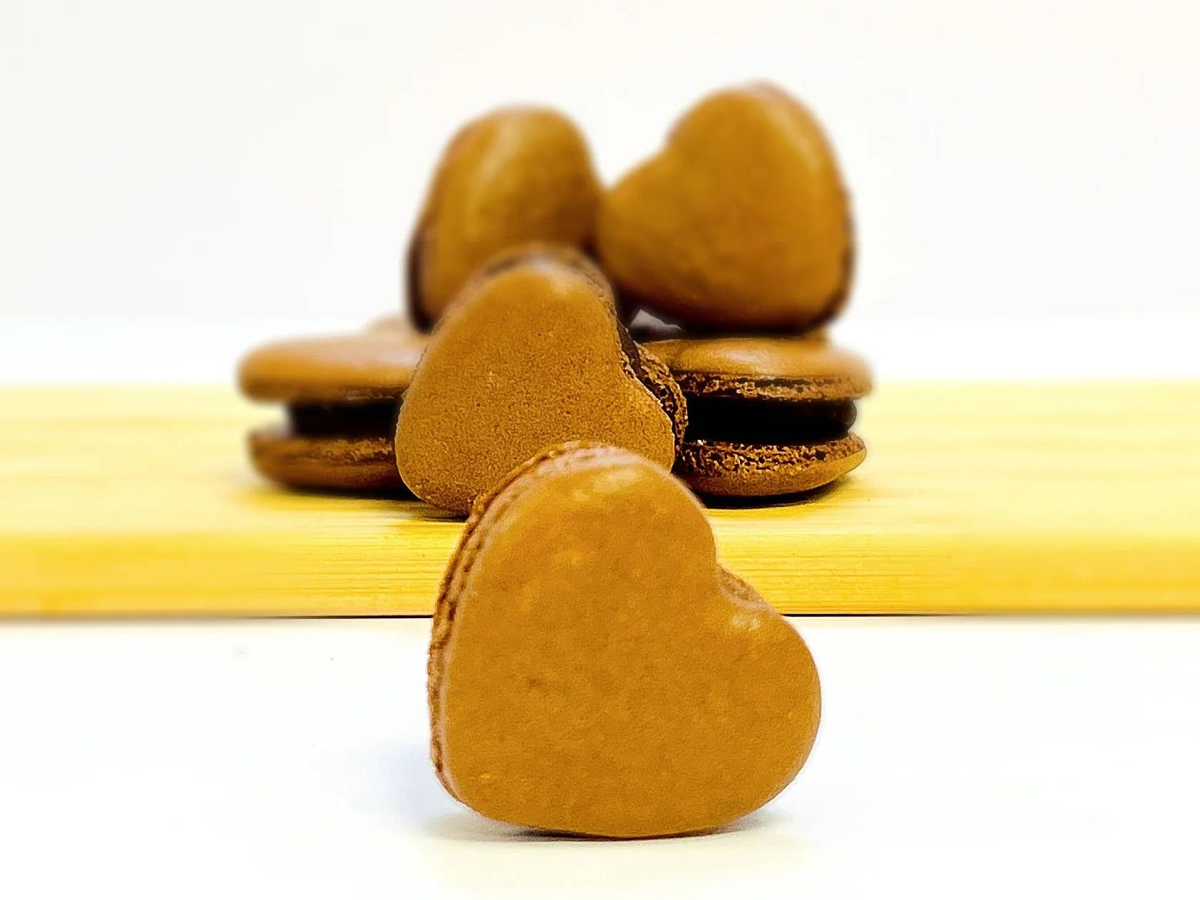 macaron centrale - Wholesale Cookie - Brown Heart French Macarons - Dark Chocolate Flavor