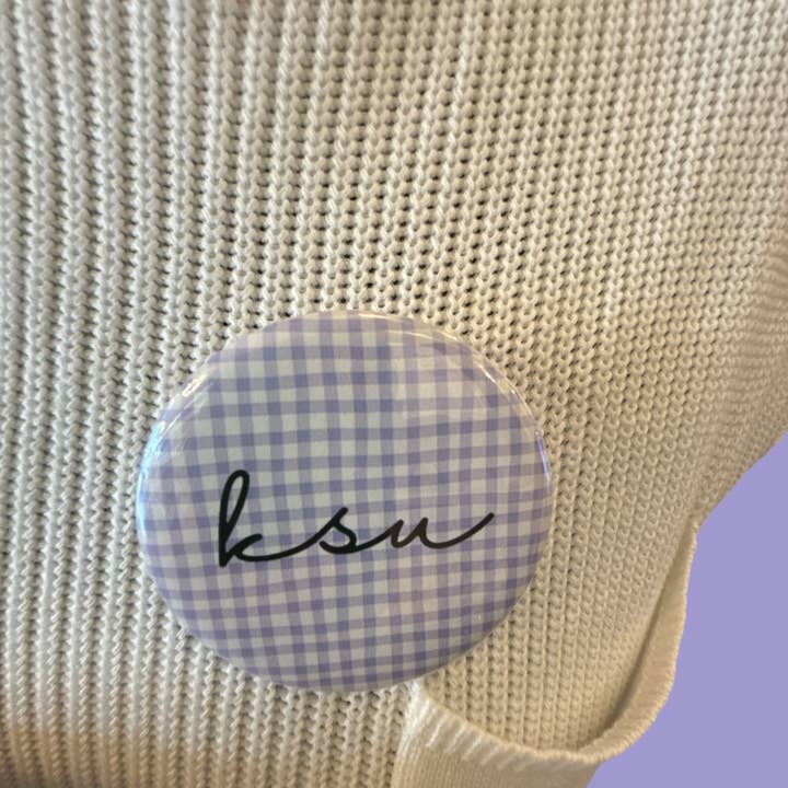 Fuse Candle Studio - Vente Épinglettes/boutons - Bouton KSU violet de 3 pouces - ksu, emaw1