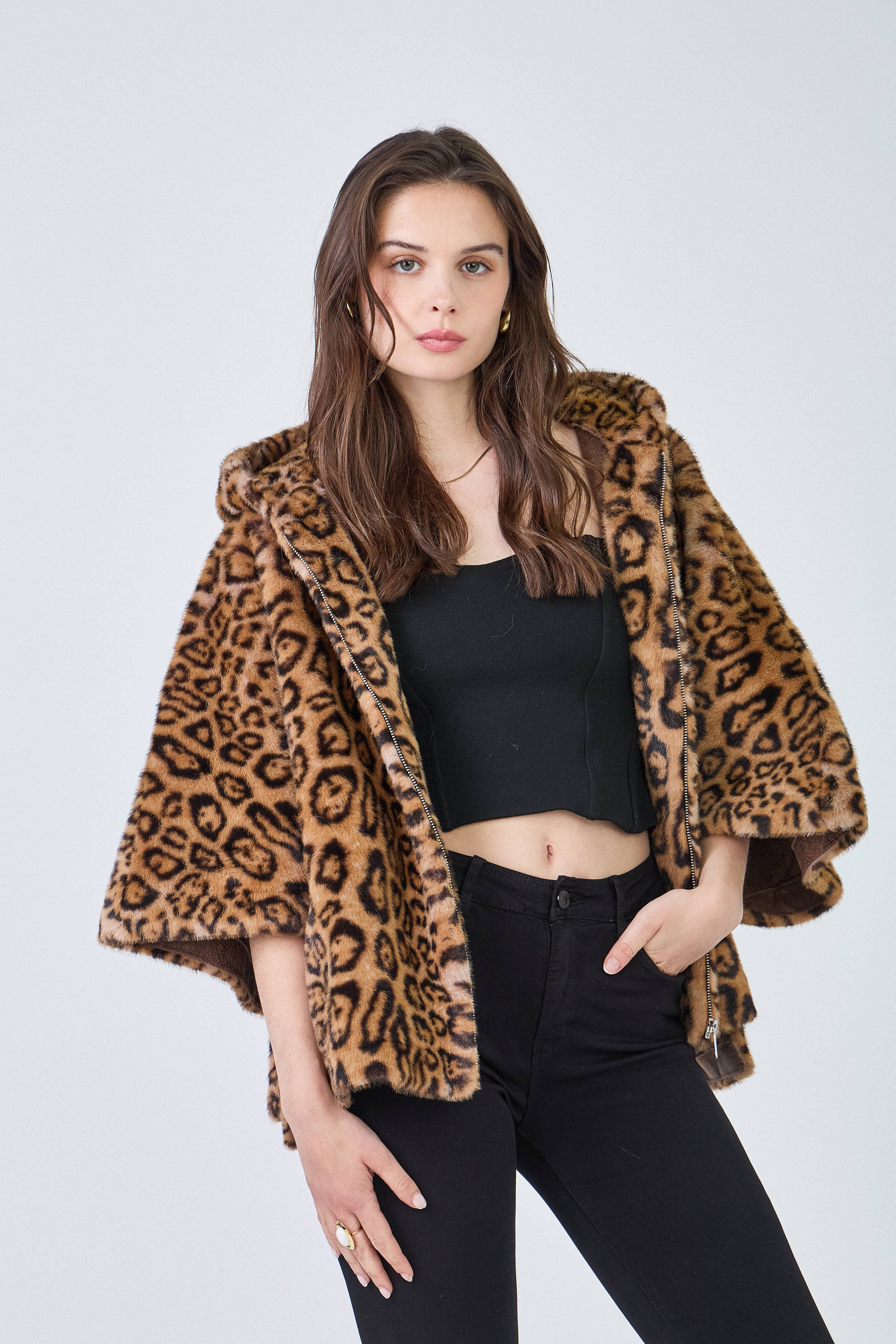 Giovanni Paris - Vendita all'ingrosso Pelliccia/Pelliccia sintetica - Donna - Mantella Alizée con cappuccio in ecopelliccia29