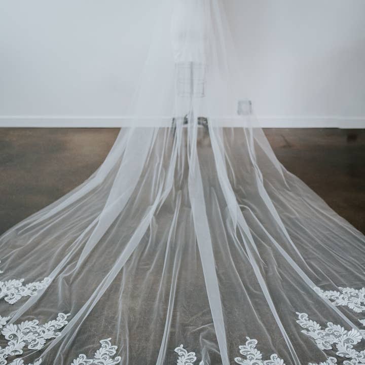 Veil VII for wholesale by Brides and Belts