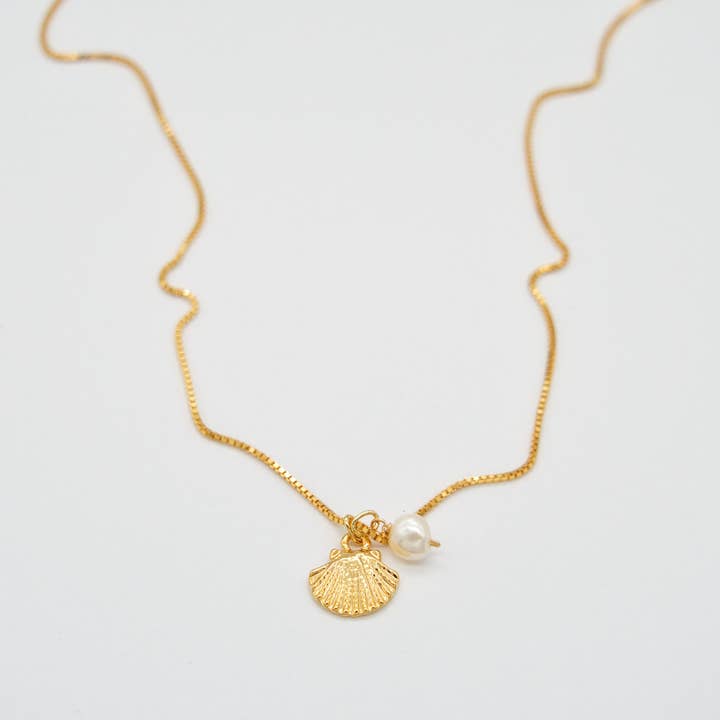 Collana in oro con guscio dorato e perla d'acqua dolce per la vendita all'ingrosso da parte di Sista Jewelry