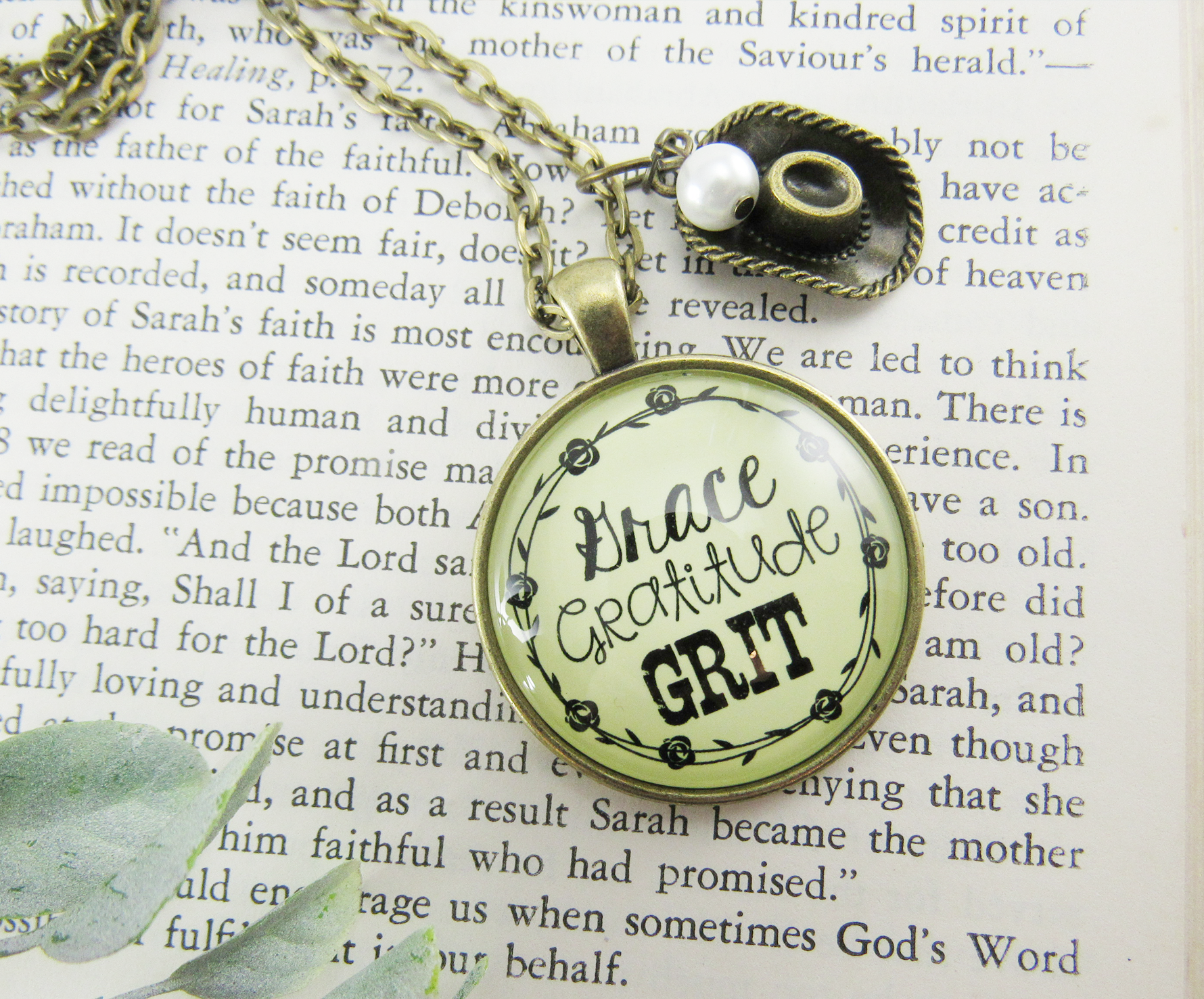 Gutsy Goodness - Vente Colliers à pendentif - Collier Grace Gratitude Grit Country, bijoux en forme de vache occidentale ^3