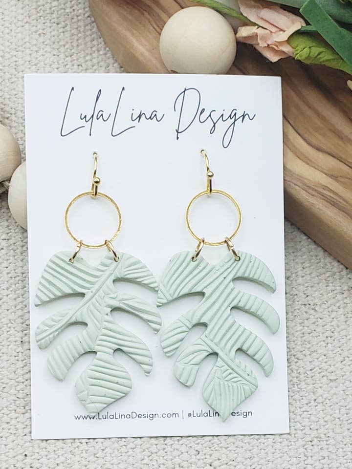 Monstera | Plante Grøn Ler Leaf Øreringe Dingle Grøn for engroshandel hos LulaLina Design