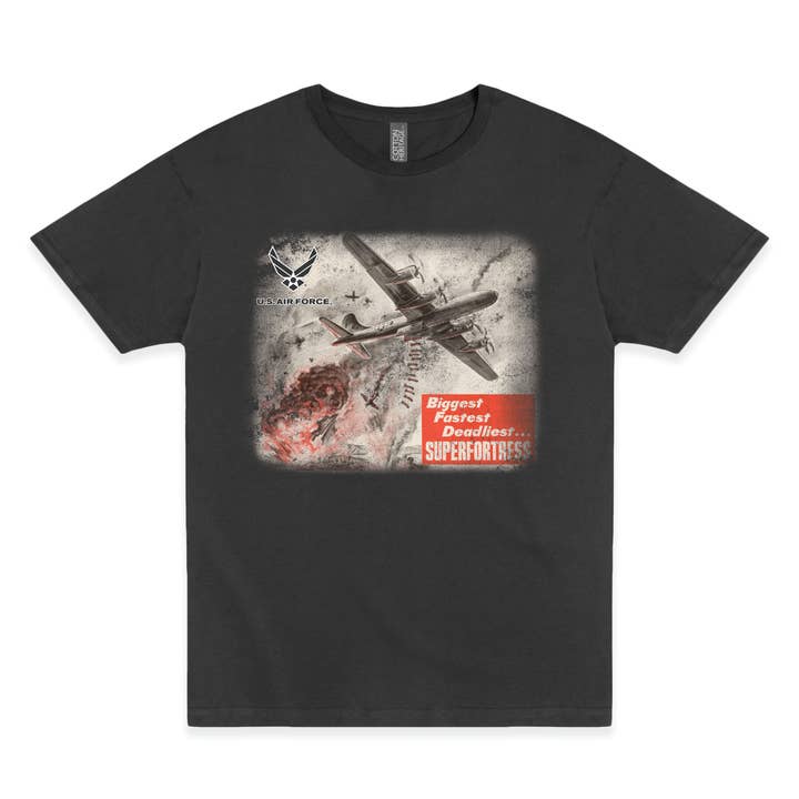 T-shirt Super Fortress de l'U.S. Air Force® | Sous licence officielle pour la vente par www.sweetvintagetees.com