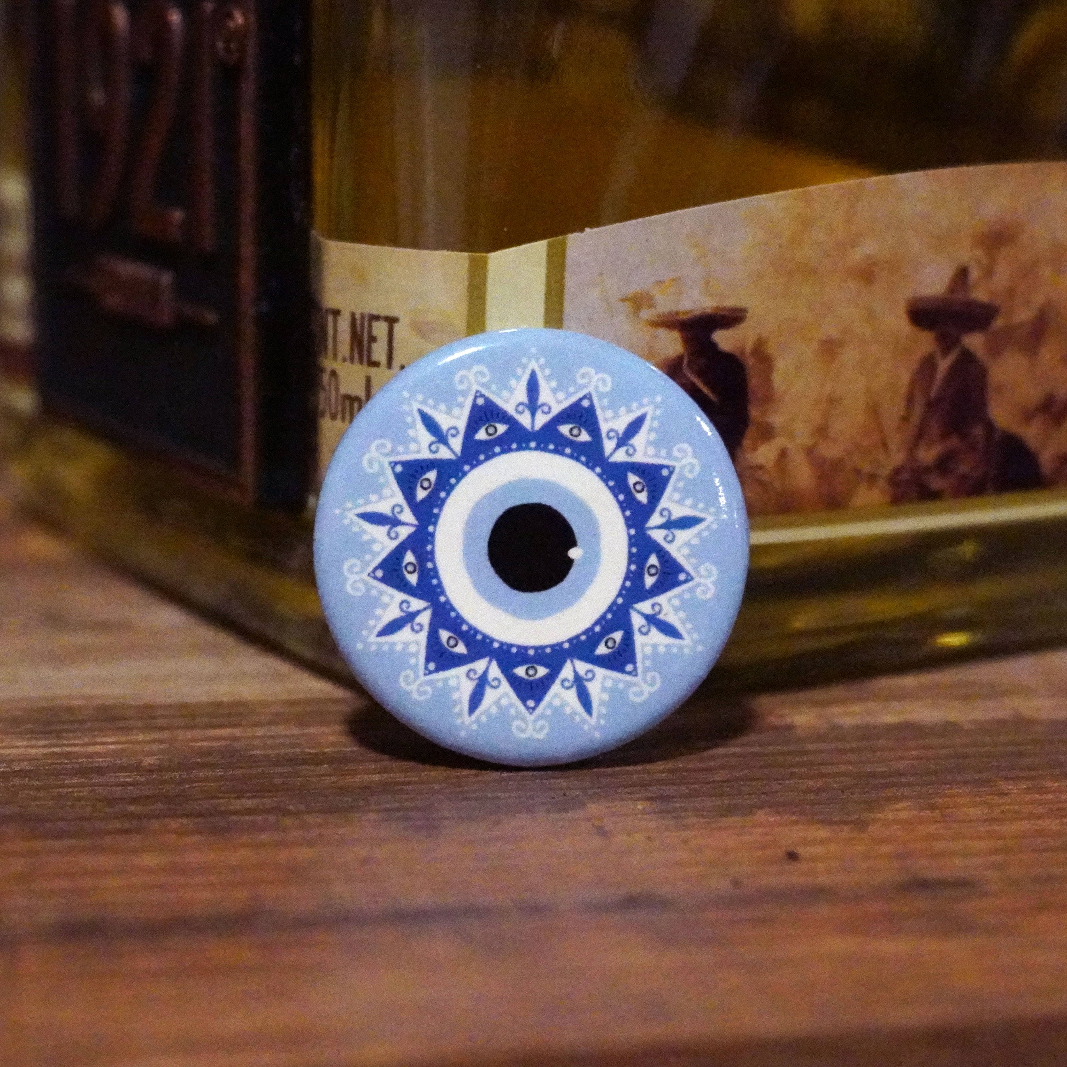 Erica Alfaro Designs - Vente Épinglettes/boutons - Bouton à épingle Evil Eye (Mal de Ojo)1