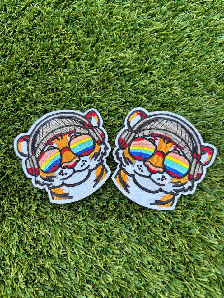 Trendige Beanie mit Tiger-Patch für den Großhandel von Eric Hill Designs, LLC