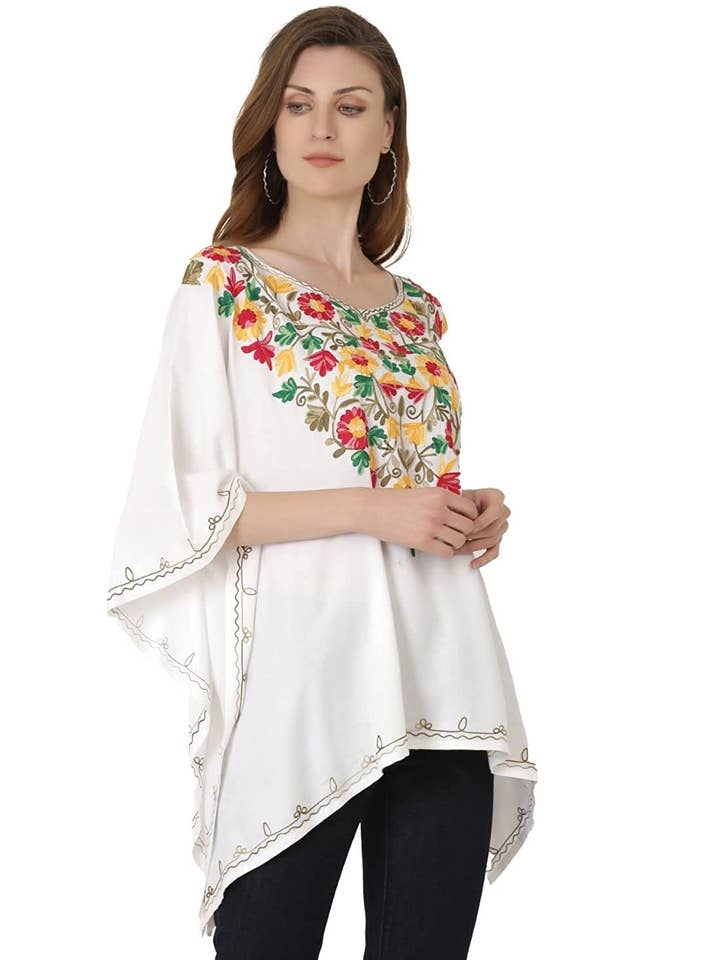 Kvinders Rayon Casual V-hals Broderi Hvid Kaftan for engroshandel hos NEOSTITCH LLC