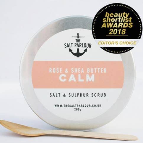 Gommage calme à la rose et au beurre de karité pour la vente par The Salt Parlour