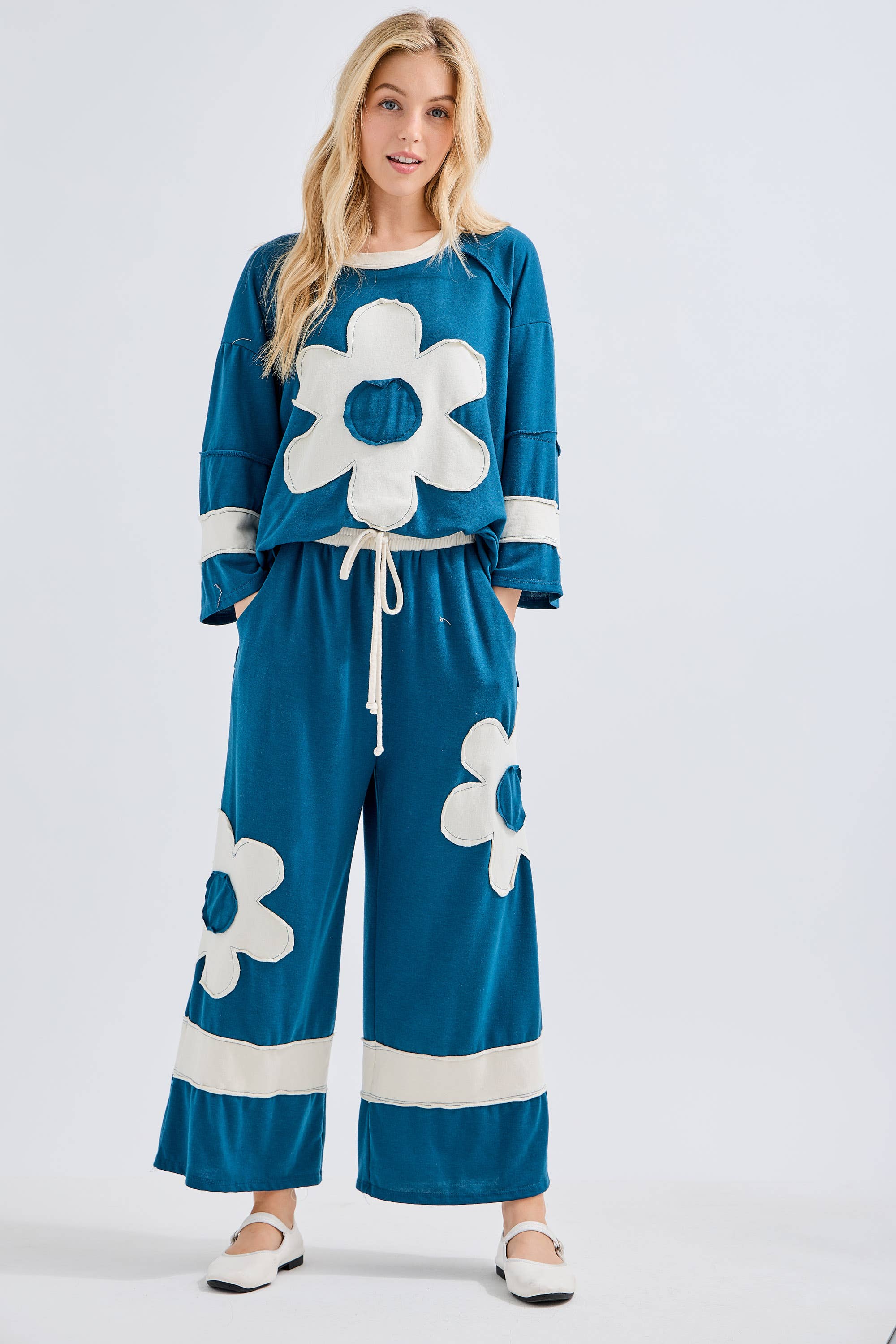 J.Her – Calças - Mulher por atacado – Calças de Perna Larga com Lavagem Mineral e Remendos de Flores HP633414